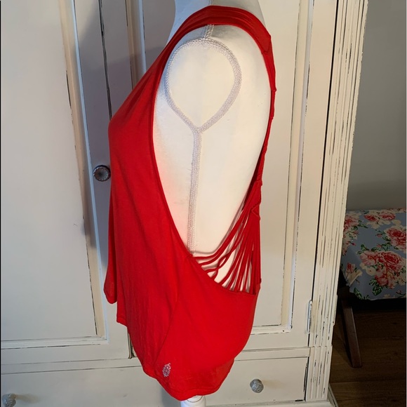 Red top - Picture 2 of 3